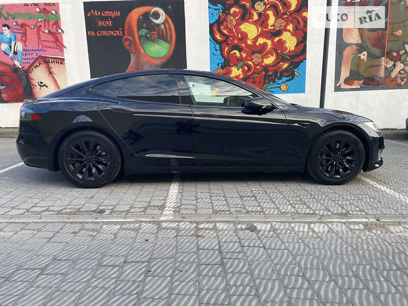 Ліфтбек Tesla Model S 2018 в Львові