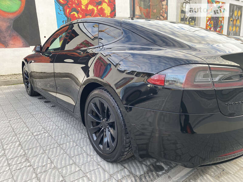 Лифтбек Tesla Model S 2018 в Львове