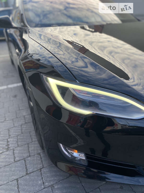 Ліфтбек Tesla Model S 2018 в Львові