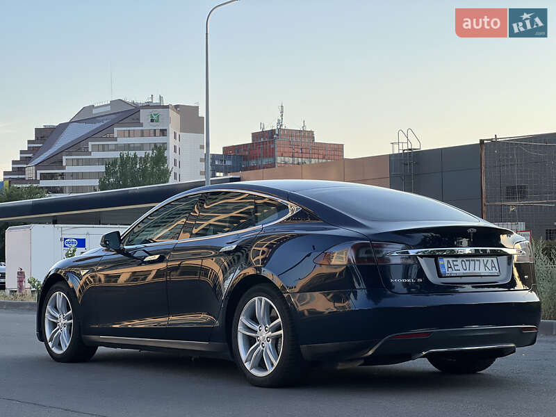 Ліфтбек Tesla Model S 2014 в Дніпрі