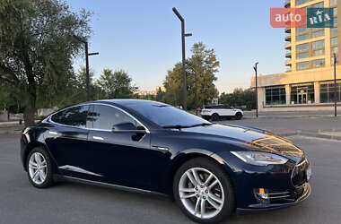 Лифтбек Tesla Model S 2014 в 