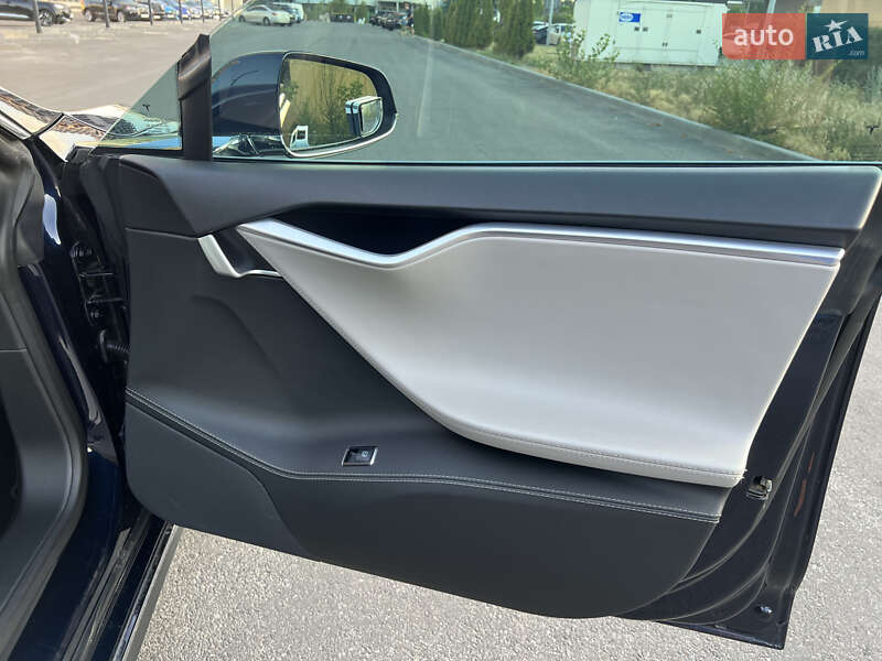 Ліфтбек Tesla Model S 2014 в Дніпрі