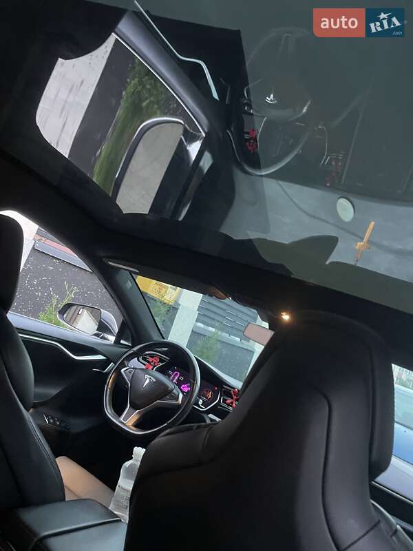 Лифтбек Tesla Model S 2018 в Львове