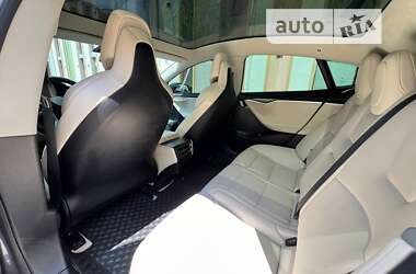 Лифтбек Tesla Model S 2017 в 