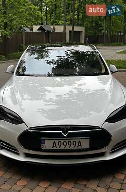 Лифтбек Tesla Model S 2015 в 