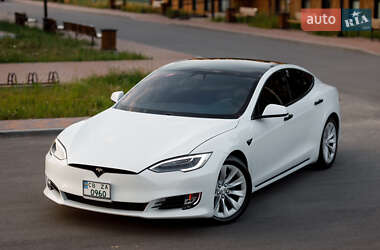 Лифтбек Tesla Model S 2019 в Чернигове