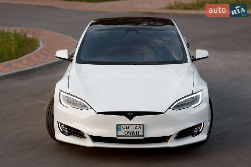 Лифтбек Tesla Model S 2019 в Чернигове