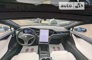 Лифтбек Tesla Model S 2018 в Киеве