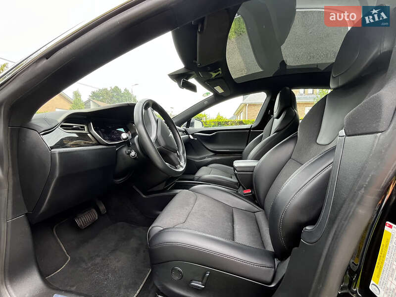 Лифтбек Tesla Model S 2018 в Хмельницком