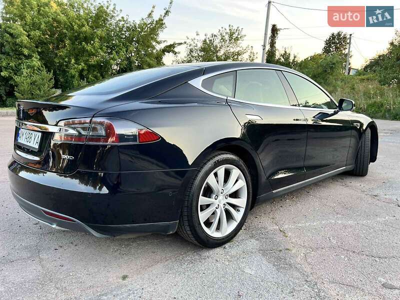 Лифтбек Tesla Model S 2015 в Житомире