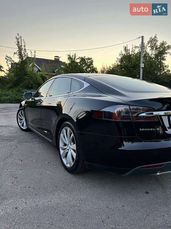 Лифтбек Tesla Model S 2015 в Житомире