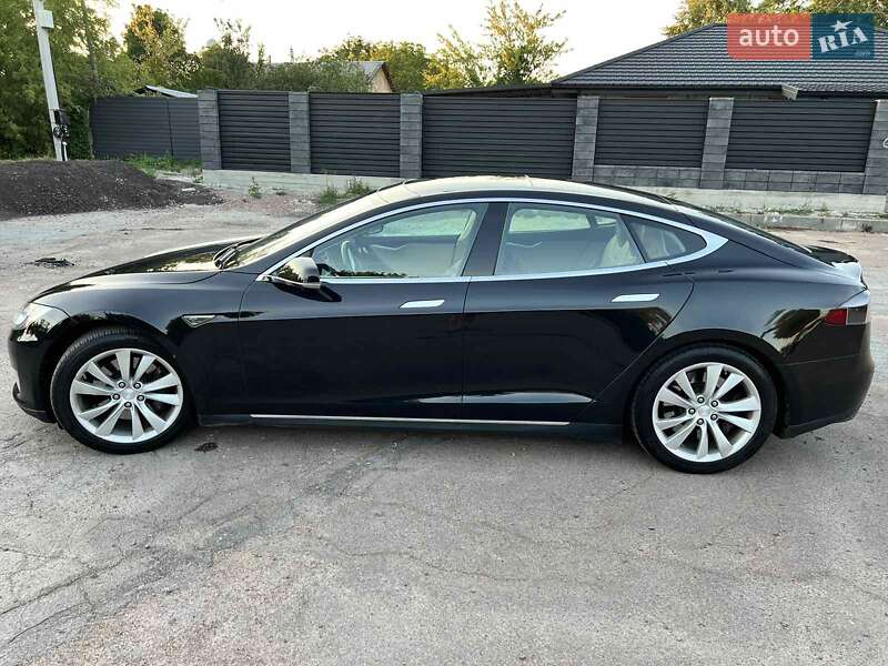 Лифтбек Tesla Model S 2015 в Житомире