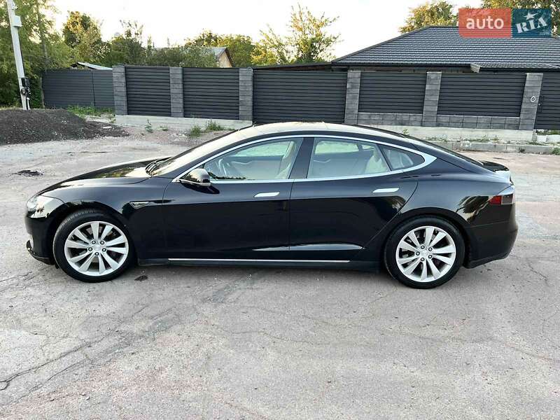 Лифтбек Tesla Model S 2015 в Житомире