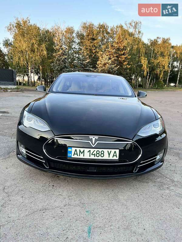 Лифтбек Tesla Model S 2015 в Житомире