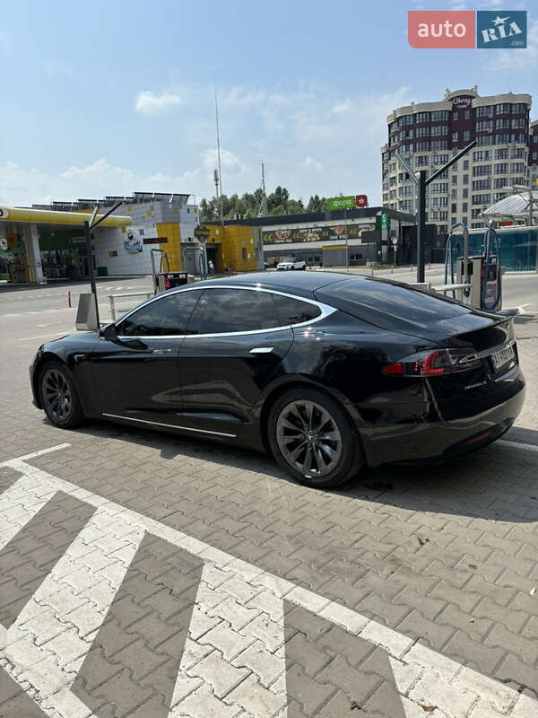 Лифтбек Tesla Model S 2018 в Киеве
