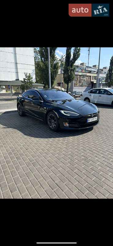 Лифтбек Tesla Model S 2018 в Киеве
