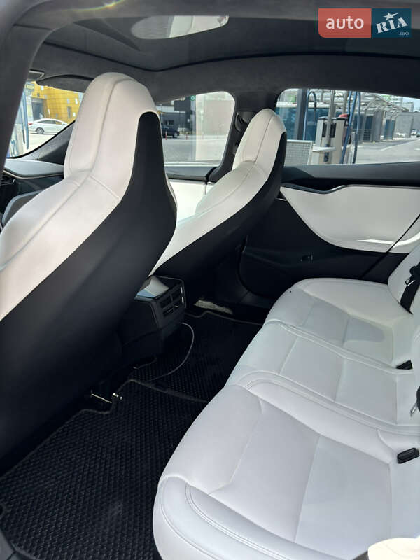 Лифтбек Tesla Model S 2018 в Киеве