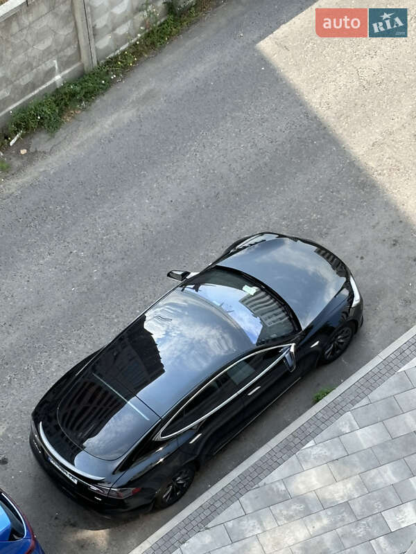 Лифтбек Tesla Model S 2018 в Киеве