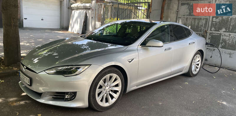 Лифтбек Tesla Model S 2018 в Днепре фото 5 Лифтбек Tesla Model S 2018 в Днепре