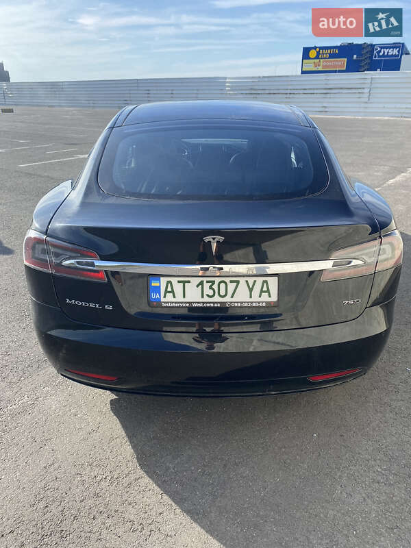 Лифтбек Tesla Model S 2018 в Львове
