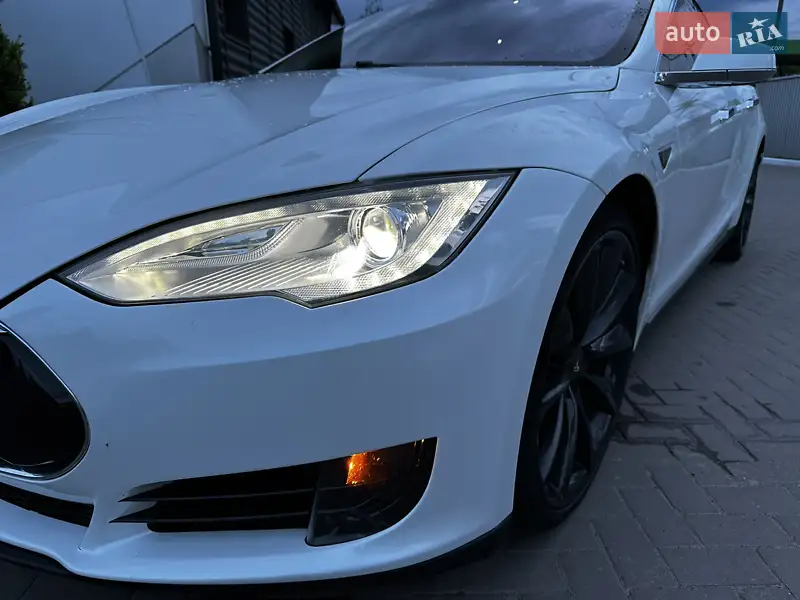 Tesla Model S 2012