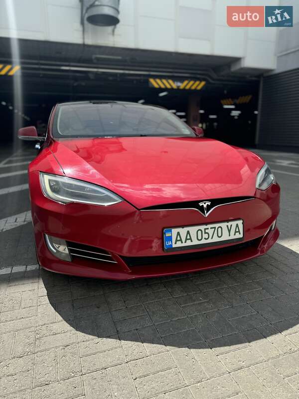 Лифтбек Tesla Model S 2018 в Киеве