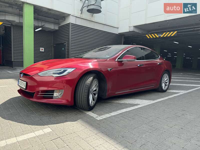 Лифтбек Tesla Model S 2018 в Киеве