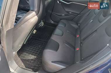Лифтбек Tesla Model S 2016 в Киеве