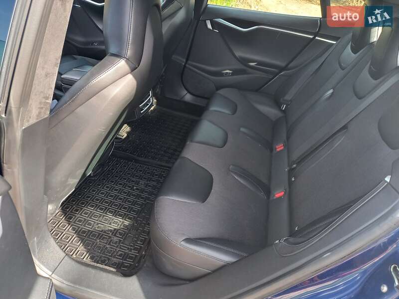 Лифтбек Tesla Model S 2016 в Киеве