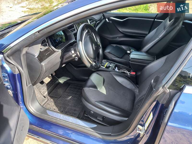Лифтбек Tesla Model S 2016 в Киеве