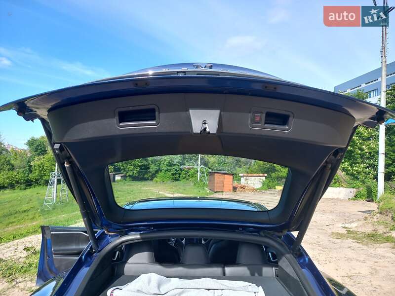 Лифтбек Tesla Model S 2016 в Киеве