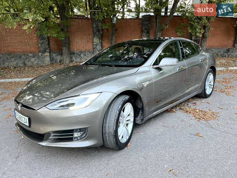 Лифтбек Tesla Model S 2016 в Днепре фото 8 Лифтбек Tesla Model S 2016 в Днепре