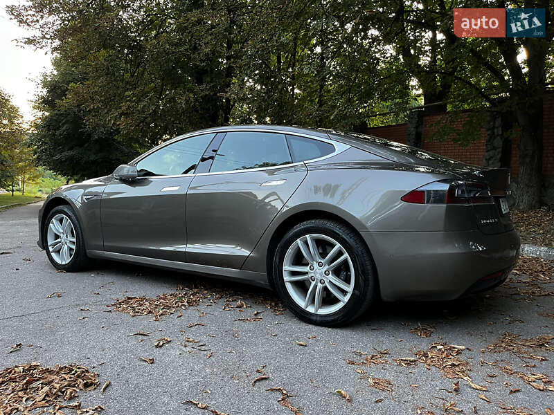 Лифтбек Tesla Model S 2016 в Днепре фото 6 Лифтбек Tesla Model S 2016 в Днепре