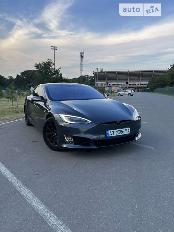 Лифтбек Tesla Model S 2016 в 