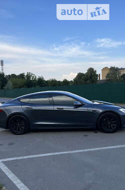 Лифтбек Tesla Model S 2016 в 