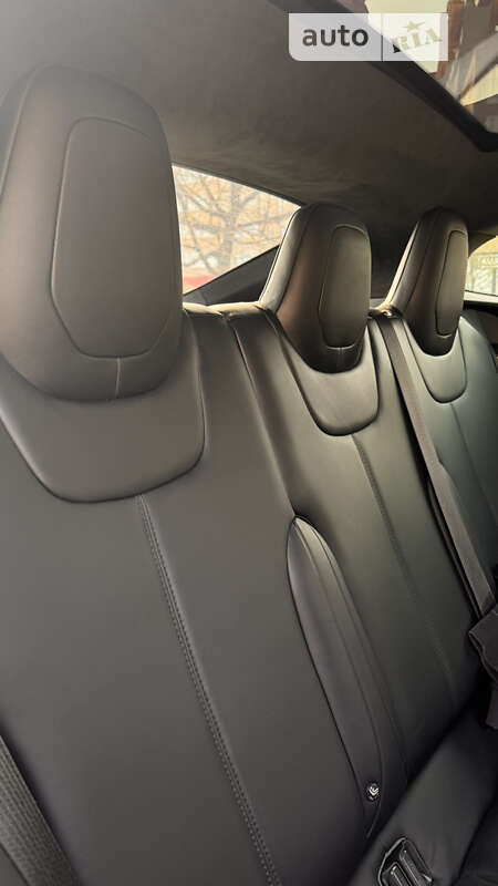 Ліфтбек Tesla Model S 2016 в Івано-Франківську