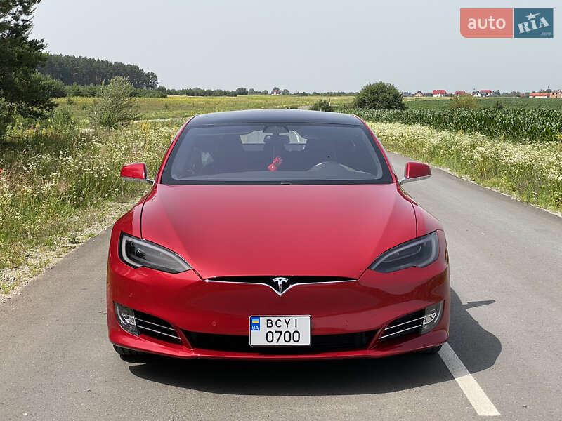 Лифтбек Tesla Model S 2017 в Львове