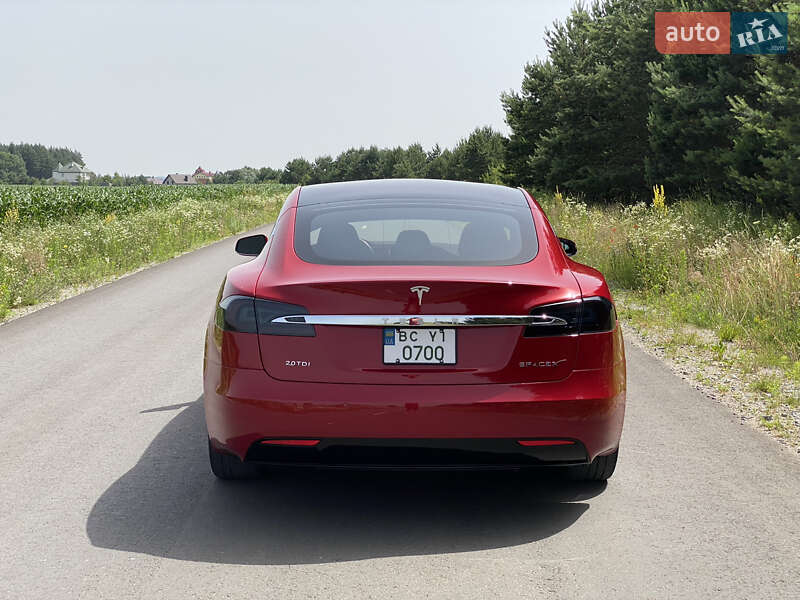 Лифтбек Tesla Model S 2017 в Львове