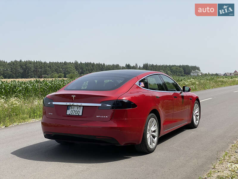 Лифтбек Tesla Model S 2017 в Львове