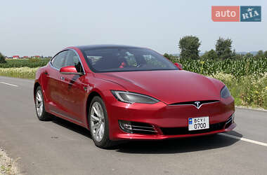Лифтбек Tesla Model S 2017 в Львове
