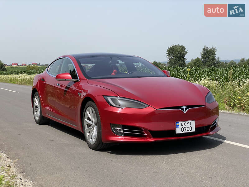 Лифтбек Tesla Model S 2017 в Львове