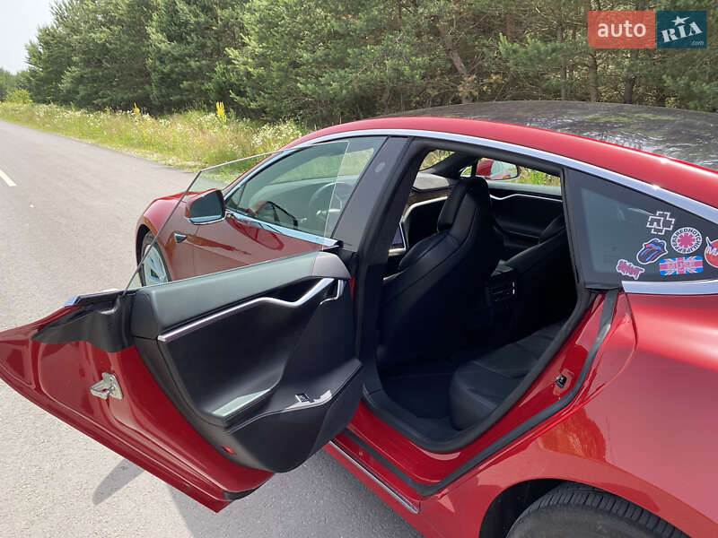 Лифтбек Tesla Model S 2017 в Львове