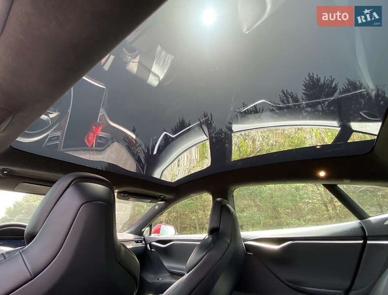Лифтбек Tesla Model S 2017 в Львове