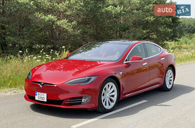 Лифтбек Tesla Model S 2017 в Львове