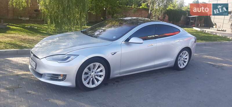 Ліфтбек Tesla Model S 2017 в Коломиї