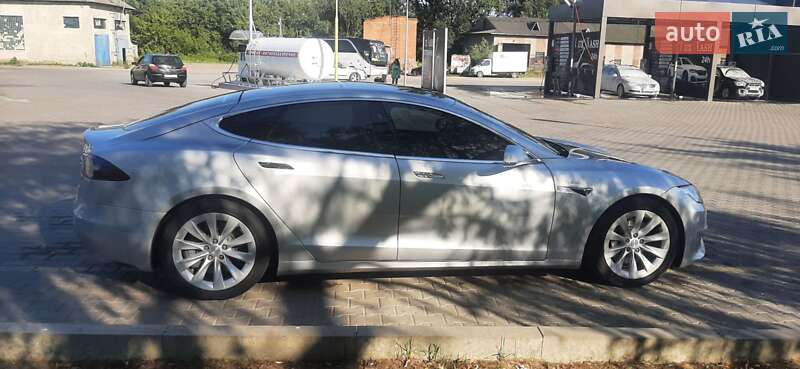 Ліфтбек Tesla Model S 2017 в Коломиї