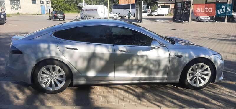 Лифтбек Tesla Model S 2017 в Коломые
