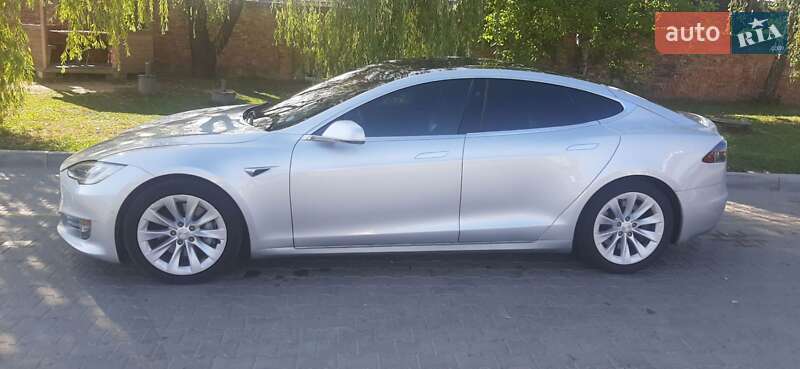 Ліфтбек Tesla Model S 2017 в Коломиї