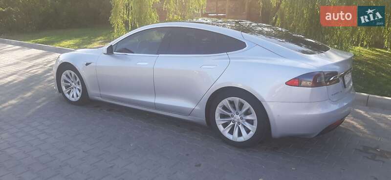 Ліфтбек Tesla Model S 2017 в Коломиї