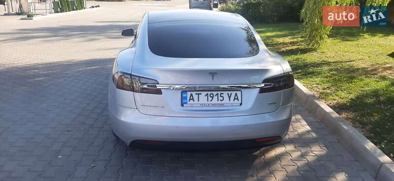 Ліфтбек Tesla Model S 2017 в Коломиї